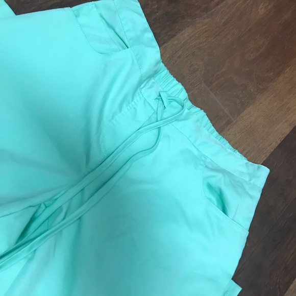 Greys anatomy scrubs NWOT - Picture 5 of 6